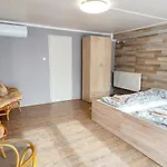 Napvirag - Koezel Mindenhez Apartment *