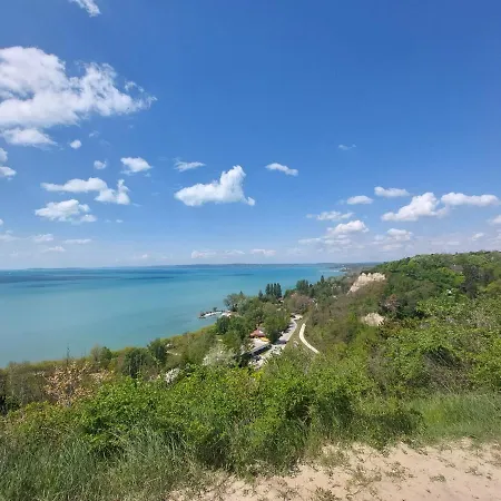 Apartment Napvirag - Koezel Mindenhez Balatonakarattya