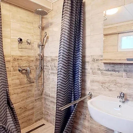 Napvirag - Koezel Mindenhez Apartment *
