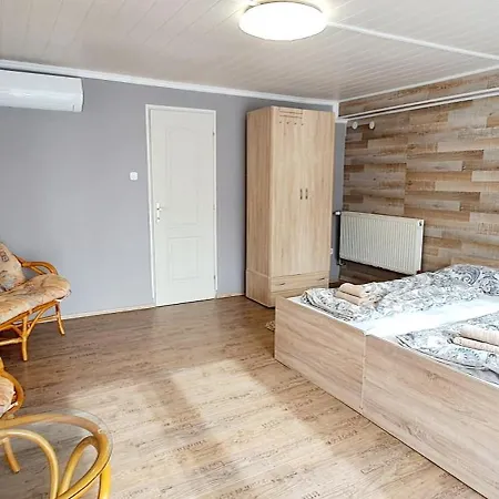 Napvirag - Koezel Mindenhez Apartment *