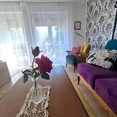 Napvirag - Koezel Mindenhez Apartman *
