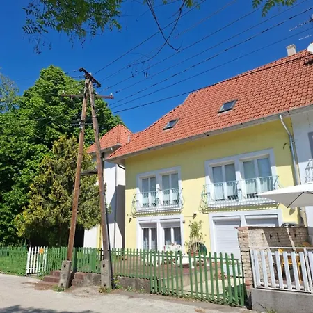 Apartman Napvirag - Koezel Mindenhez *