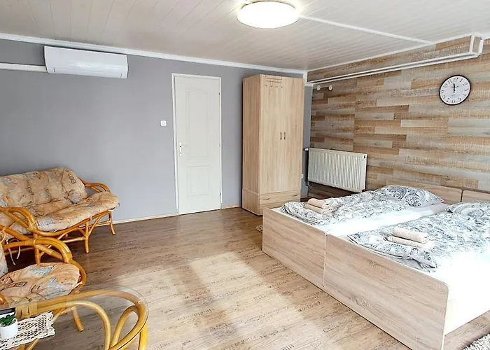 Napvirag - Koezel Mindenhez Apartmán *