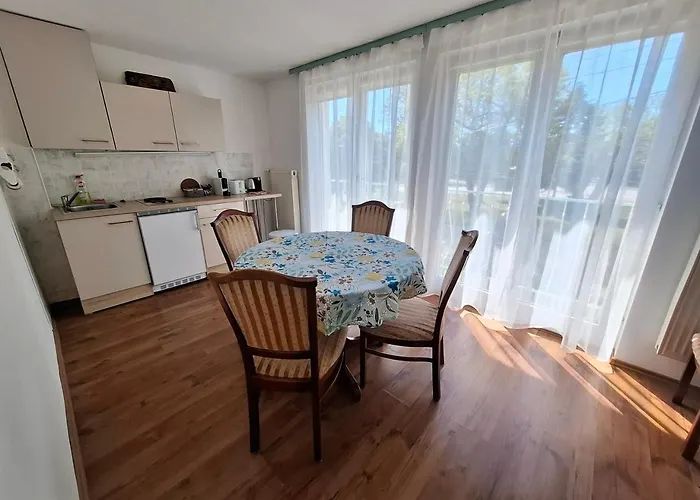 Napvirag - Koezel Mindenhez Apartament Balatonakarattya