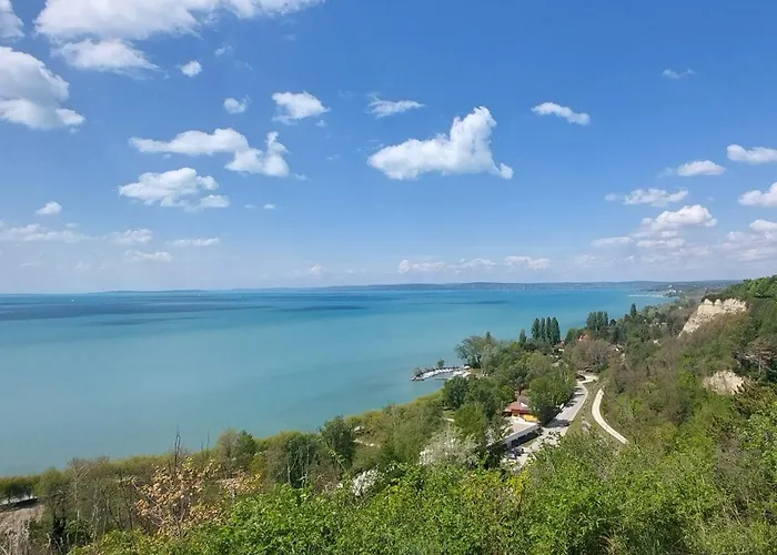 Napvirag - Koezel Mindenhez شقة *