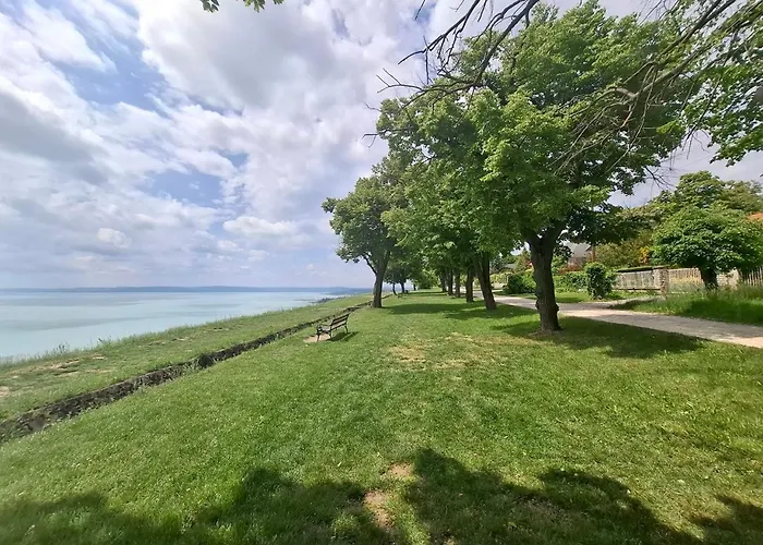 Napvirag - Koezel Mindenhez Apartmán