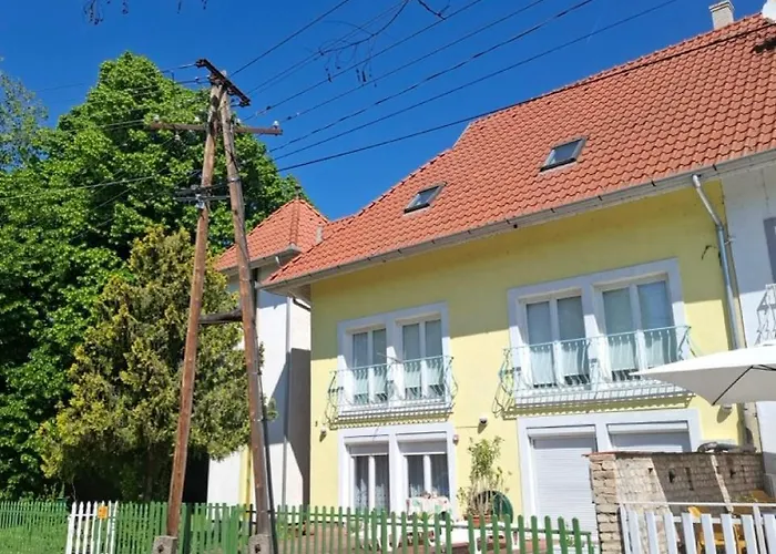 Apartmán Napvirag - Koezel Mindenhez *